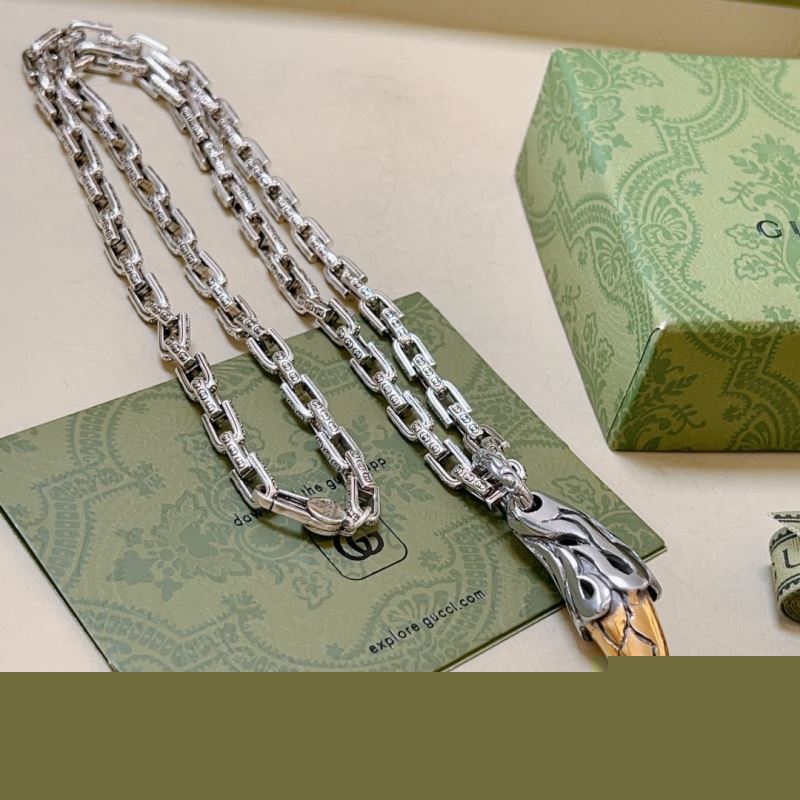 G*u*i necklaces